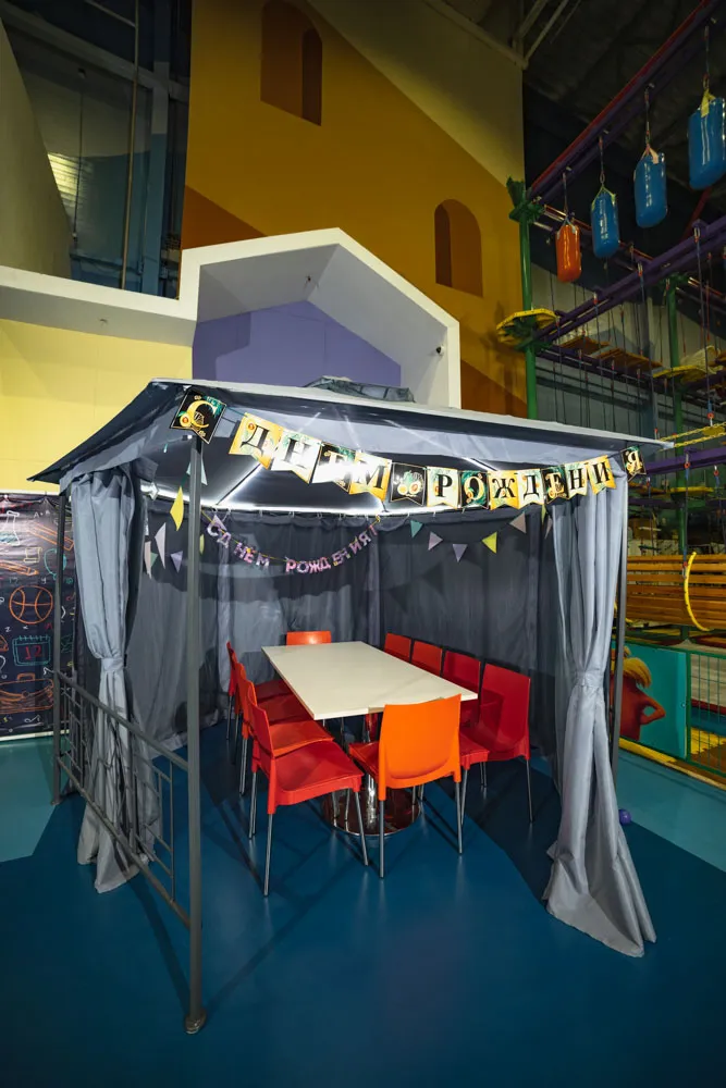 Серая беседка