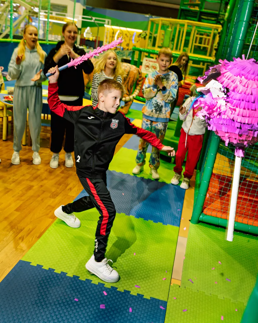 Пиньята со сладостями