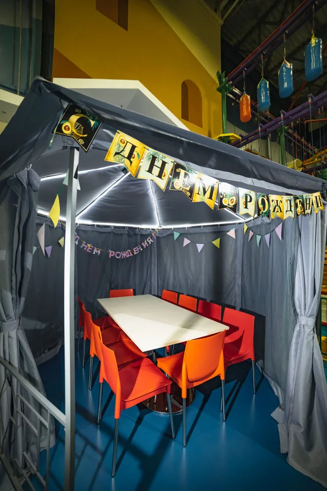 Серая беседка