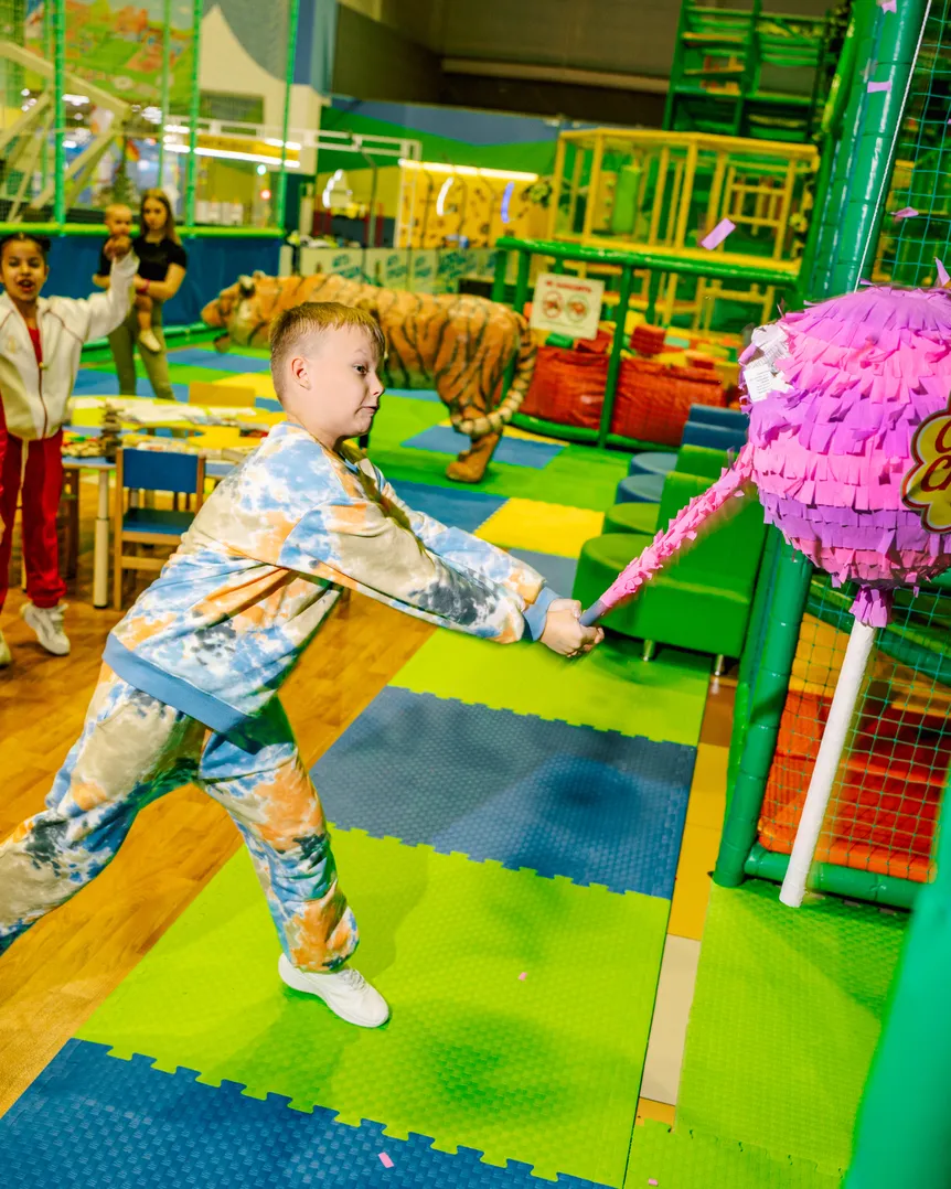 Пиньята со сладостями